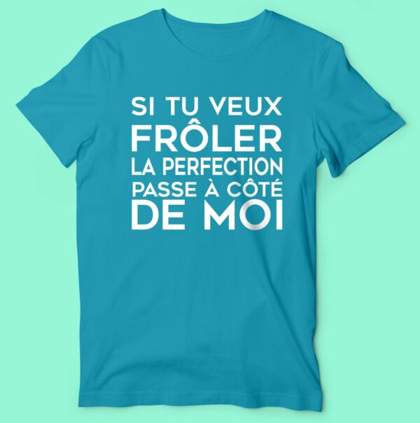T-shirt  "si Tu Veux Frôler La Perfection Passe A Coter De Moi"