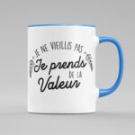 tasse je ne vieillis pas je prends de la valeur bleu clair