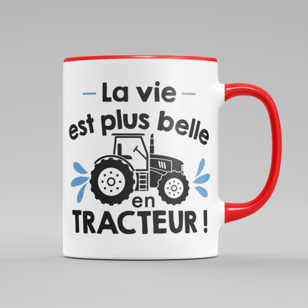 tasse la vie est plus belle en tracteur rouge e1765897476212