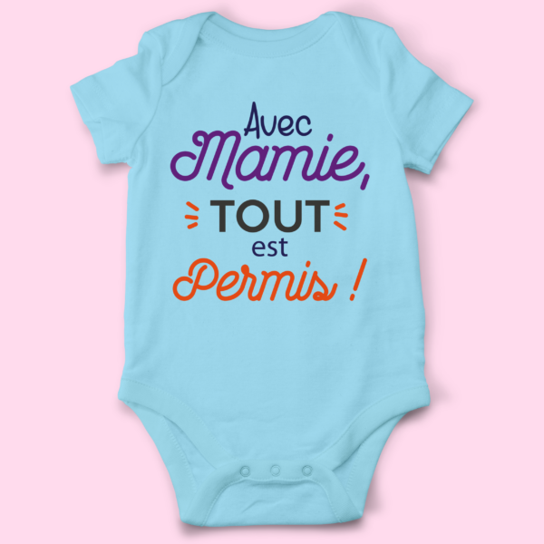 body bebe avec mamie tout est permis bleu clair e1769521902276