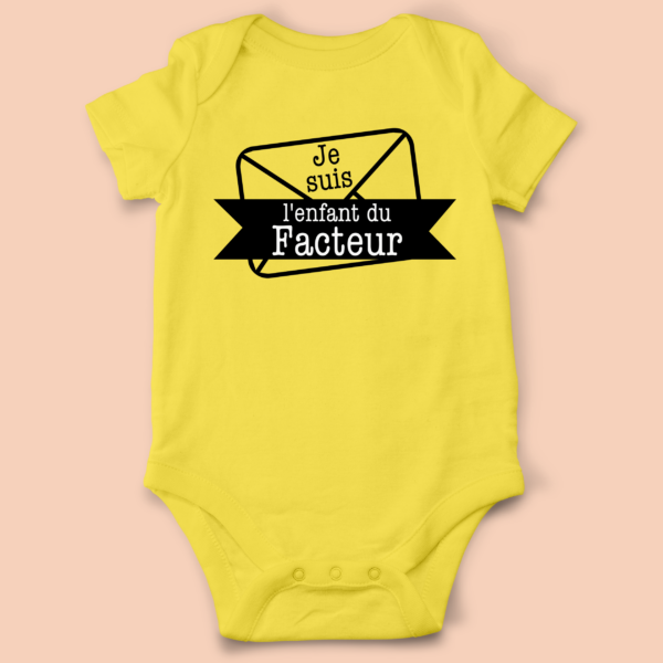 body bebe je suis lenfant du facteur jaune e1769521240416