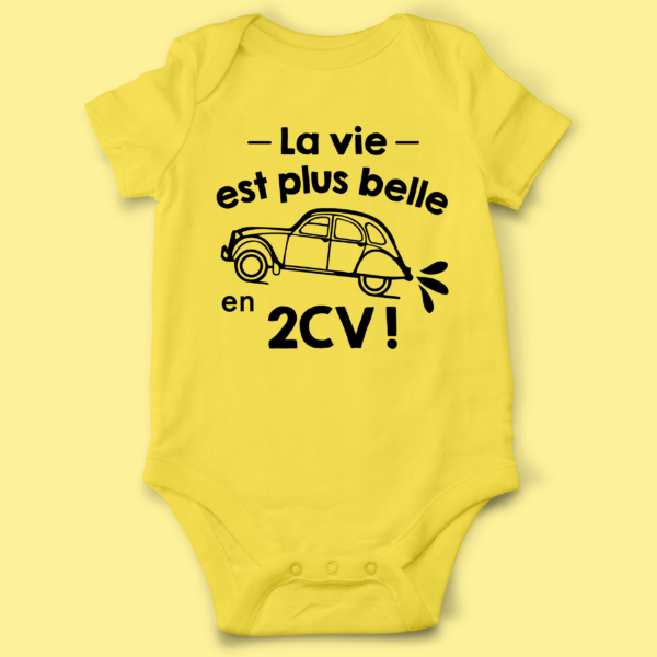 body bebe la vie est plus belle en 2cv jaune e1769618709720