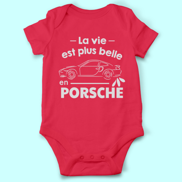 body bebe la vie est plus belle en porsche rouge e1769676530773