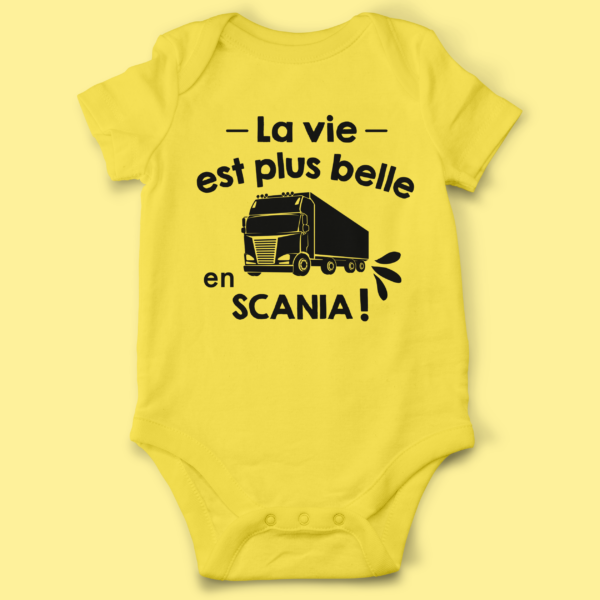 body bebe la vie est plus belle en scania jaune e1769675658938