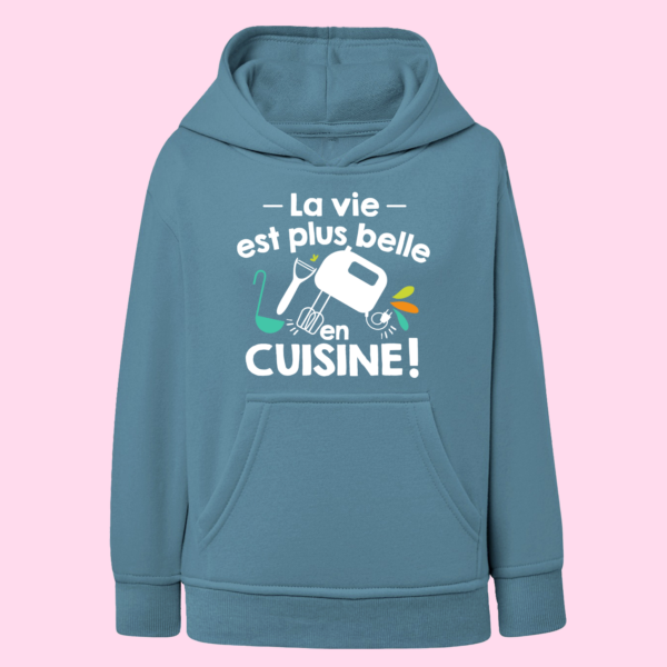 Sweat Enfant "La Vie Est Plus Belle En Cuisine" 8 Sweat Enfant "La Vie Est Plus Belle En Cuisine" – Image 6